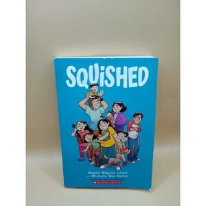 Squished - A Graphic Novel - Scholastic Bestselling Creators - Paperback